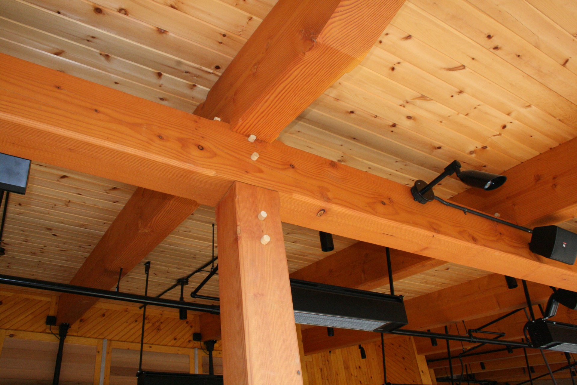 PB&G Restaurant, Cherry Hill NJ — heavy timber framing and wood ceiling
