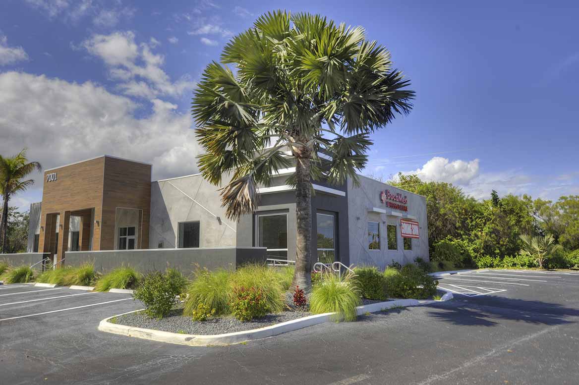Urgent Care, Boca Raton FL — corner view with landscaping