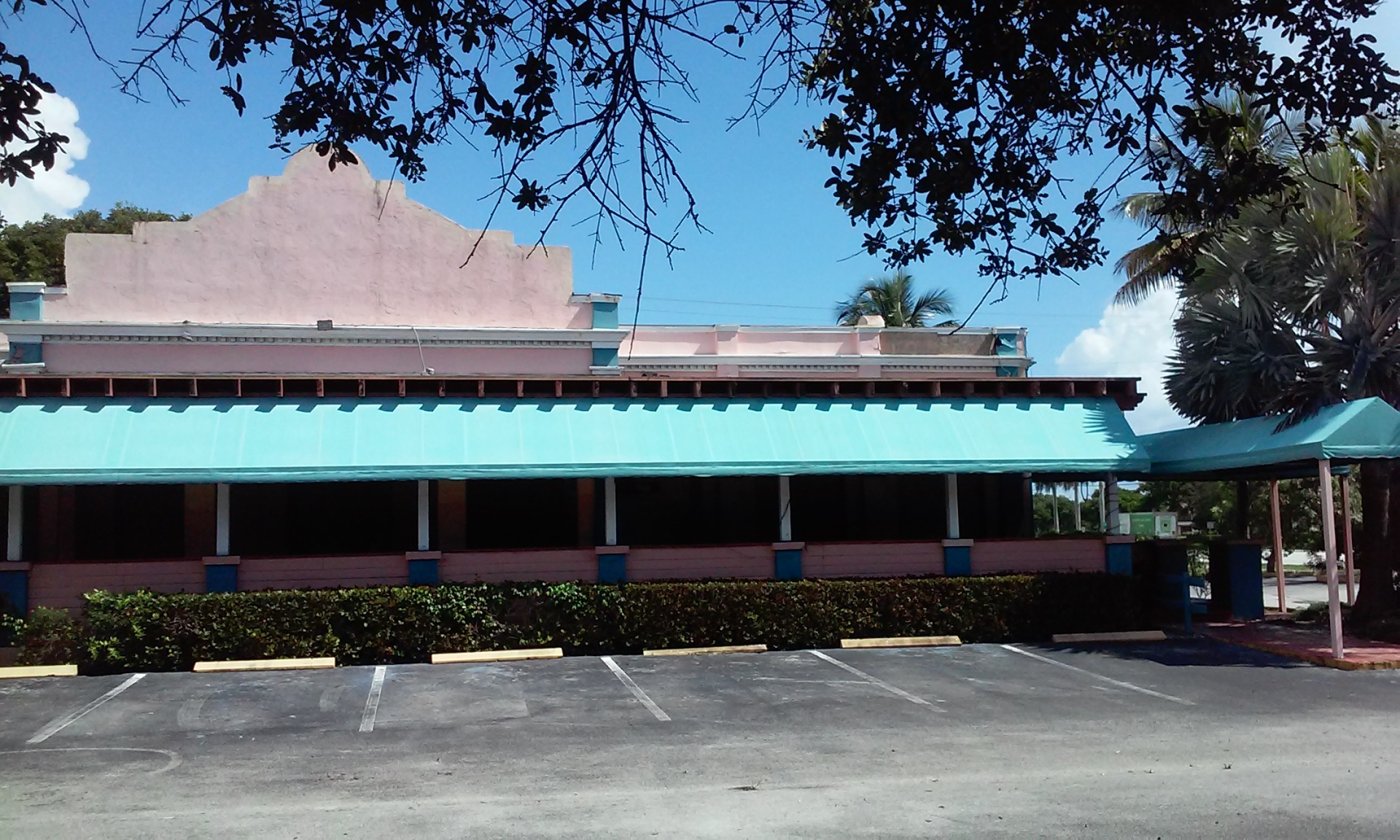 Urgent Care, Boca Raton FL — existing building before renovation